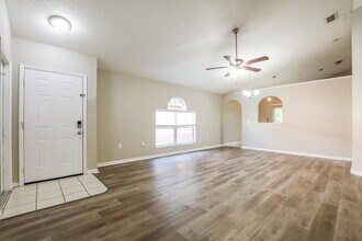 337 Placid Lake Dr in Sanford, FL - Building Photo - Building Photo