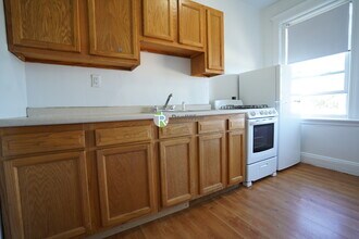 1687 Commonwealth Ave in Boston, MA - Building Photo - Building Photo