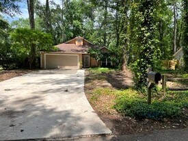 1699 Folkstone Rd in Tallahassee, FL - Building Photo