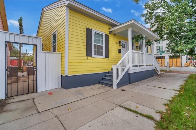 property at 321 W 31st St