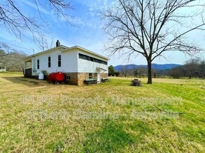 648 Bee Tree Rd in Swannanoa, NC - Building Photo - Building Photo