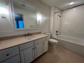 2001 Biscayne Blvd, Unit 2411 in Miami, FL - Building Photo - Building Photo