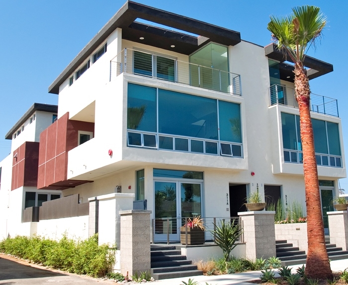 Sombrilla in Oceanside, CA - Building Photo