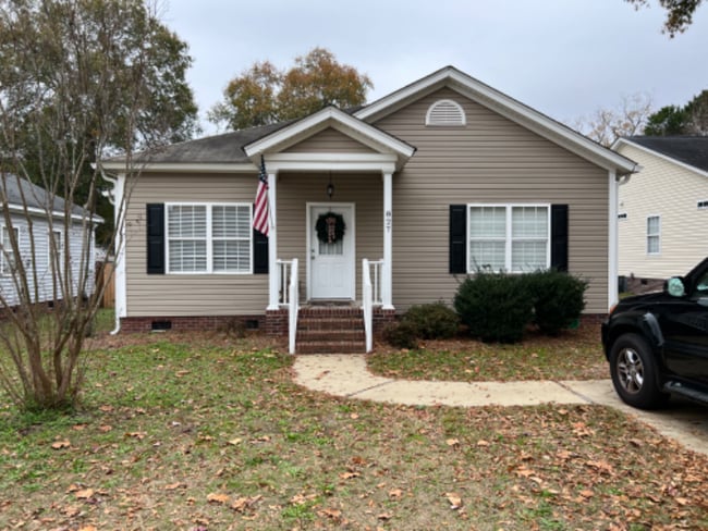 property at 827 Center St