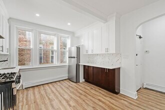 5 Lienau Pl in Jersey City, NJ - Building Photo - Building Photo