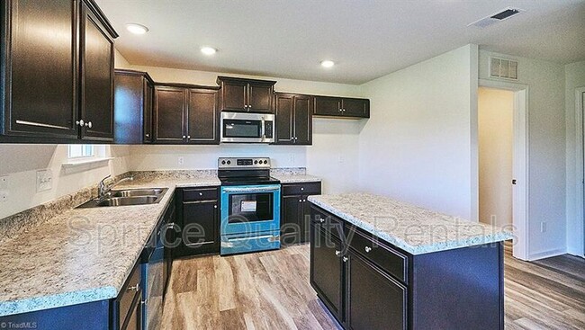 958 Bosemon St in Rural Hall, NC - Building Photo - Building Photo