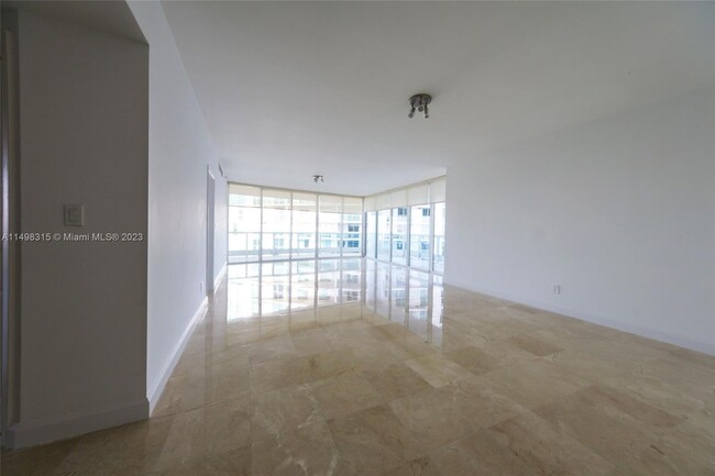 2127 Brickell Ave in Miami, FL - Building Photo - Building Photo