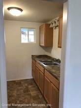 1232 Maryland Ave in Myrtle Point, OR - Foto de edificio - Building Photo