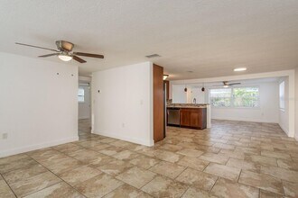 4233 Belle Isle Ct in New Port Richey, FL - Building Photo - Building Photo