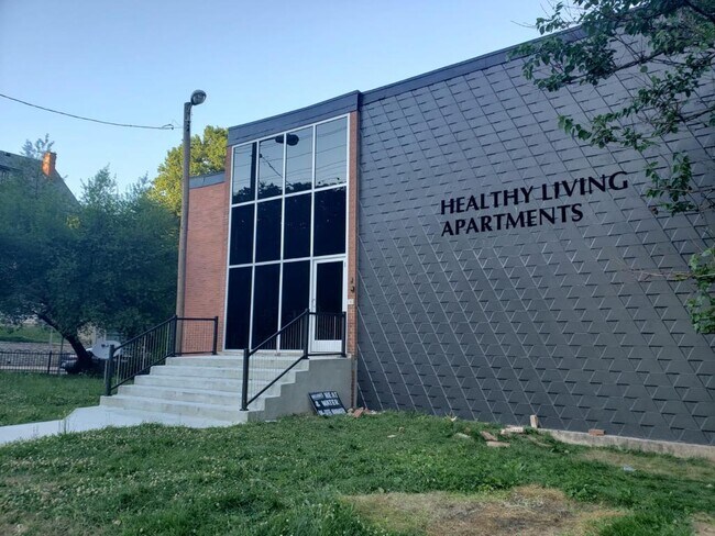 2108 Auburn Ave in Cincinnati, OH - Building Photo - Building Photo