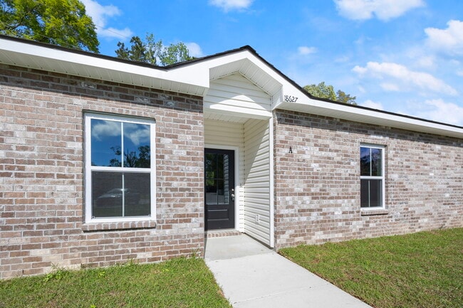 18627 Greenwell Springs Rd in Central, LA - Building Photo - Building Photo