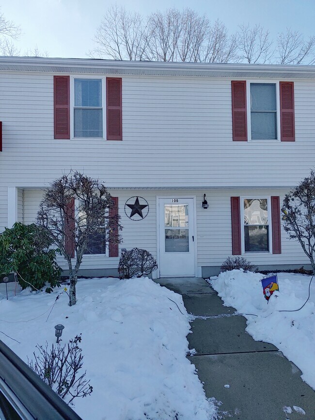 10 Candida Ct Rentals in Cumberland, RI