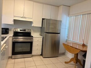 2124 N Tamiami Trl, Unit Whitaker Bayou in Sarasota, FL - Foto de edificio - Building Photo