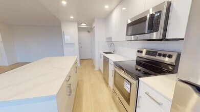 265 Reynolds in Oakville, ON - Building Photo - Building Photo