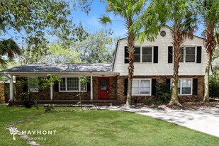 300 Chucker Dr in Summerville, SC - Building Photo