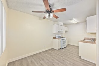 Springbrook Park Apartments in Riverside, CA - Foto de edificio - Interior Photo
