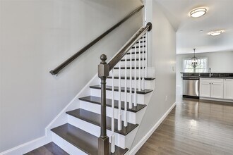 181 Knollwood Way in Manchester, NH - Building Photo - Building Photo