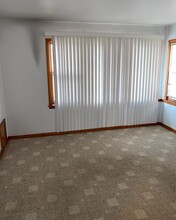 7305 W Hampton Ave in Milwaukee, WI - Foto de edificio - Building Photo