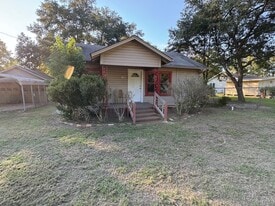 1809 Old Israel Rd in Livingston, TX - Building Photo