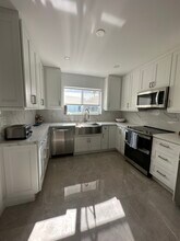 1511 Robbia Ave in Coral Gables, FL - Foto de edificio - Building Photo