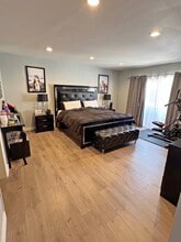 12955 Riverside Dr, Unit 105 in Sherman Oaks, CA - Foto de edificio - Building Photo