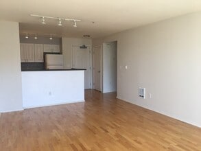 8300 Oceanview Ter, Unit 403 in San Francisco, CA - Foto de edificio - Building Photo