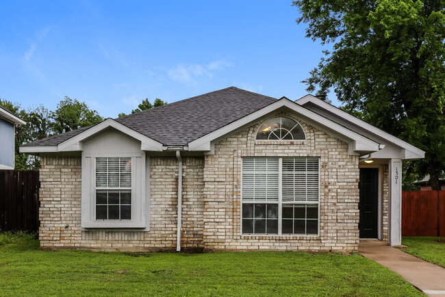 property at 1501 Juniper Ln