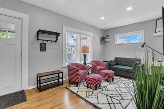 745 Sullivant Ave in Columbus, OH - Building Photo - Building Photo