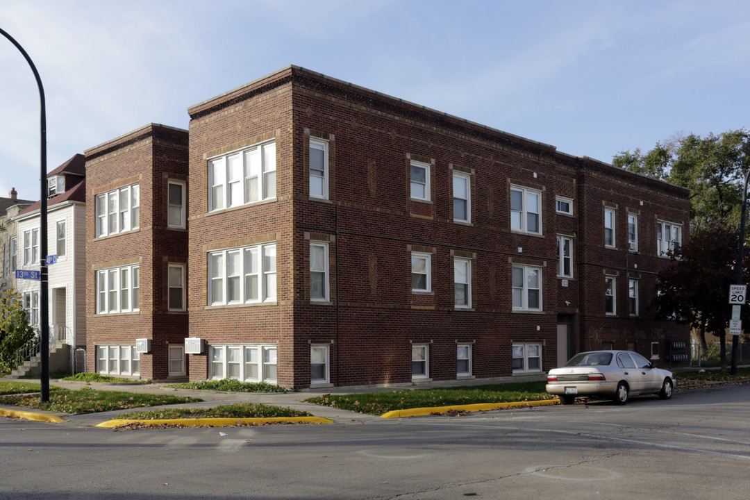 1300 S 48th Ct in Cicero, IL - Building Photo