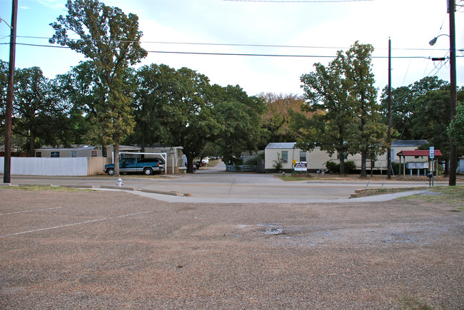 Westwood Mobile Home Park in Irving, TX - Building Photo - Building Photo