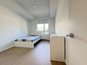 13968 Laurel Dr in Surrey, BC - Building Photo - Building Photo