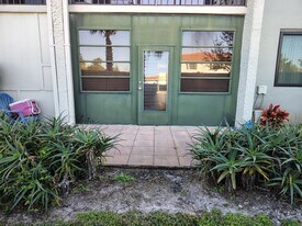 4100 Tivoli Ct in Greenacres, FL - Building Photo