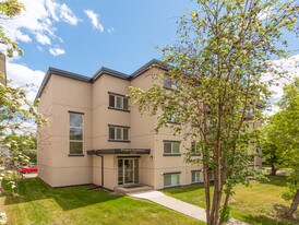 11707 124th St NW in Edmonton, AB - Building Photo