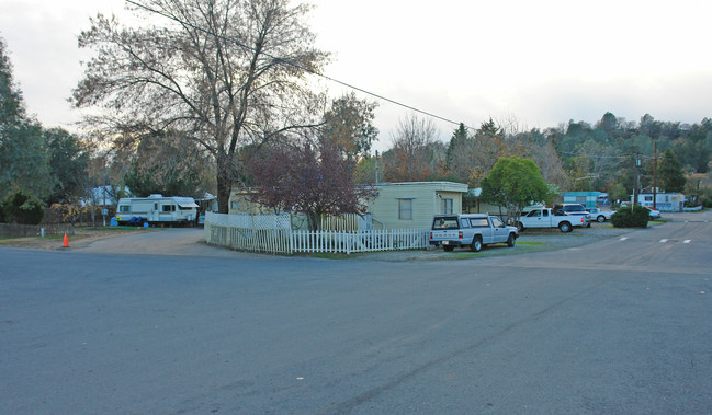 Reddingwood Mobile Home Park in Redding, CA - Building Photo - Building Photo