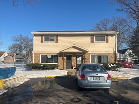 721 West St in Chesterton, IN - Building Photo