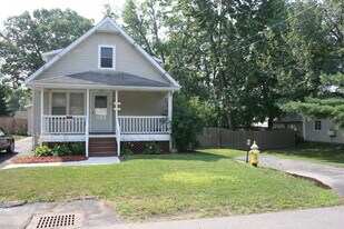 10 Woolard Ave, Unit 2nd FL in Colonie, NY - Building Photo