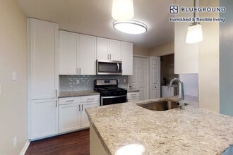 100 Court N Dr in Melville, NY - Building Photo - Building Photo