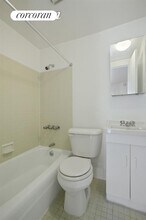 58 Perry St in New York, NY - Building Photo - Building Photo