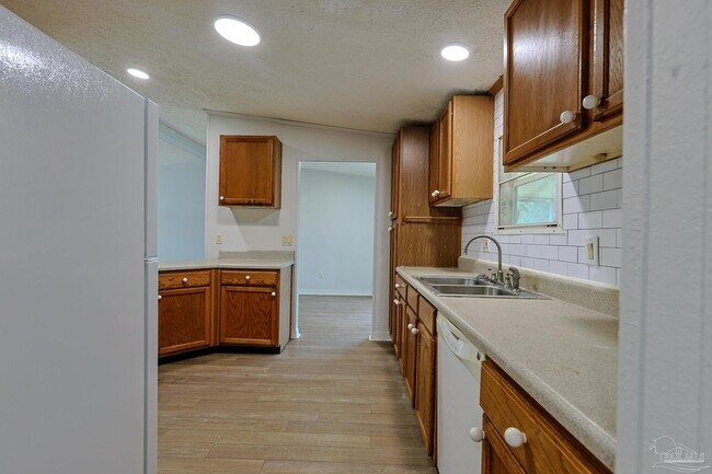 6850 Bratt Rd in Century, FL - Building Photo - Building Photo