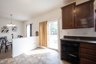 895 Geronimo Dr in Greenfield, IN - Foto de edificio - Building Photo