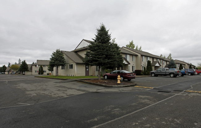 Stonehedge Court in Woodburn, OR - Building Photo - Building Photo