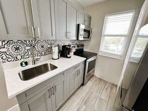 50 SW Davie Blvd in Miami, FL - Building Photo - Building Photo