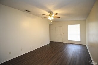 420 Oak Knoll Ln in Pensacola, FL - Building Photo - Building Photo