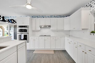 5830 NE 14th Rd in Fort Lauderdale, FL - Building Photo