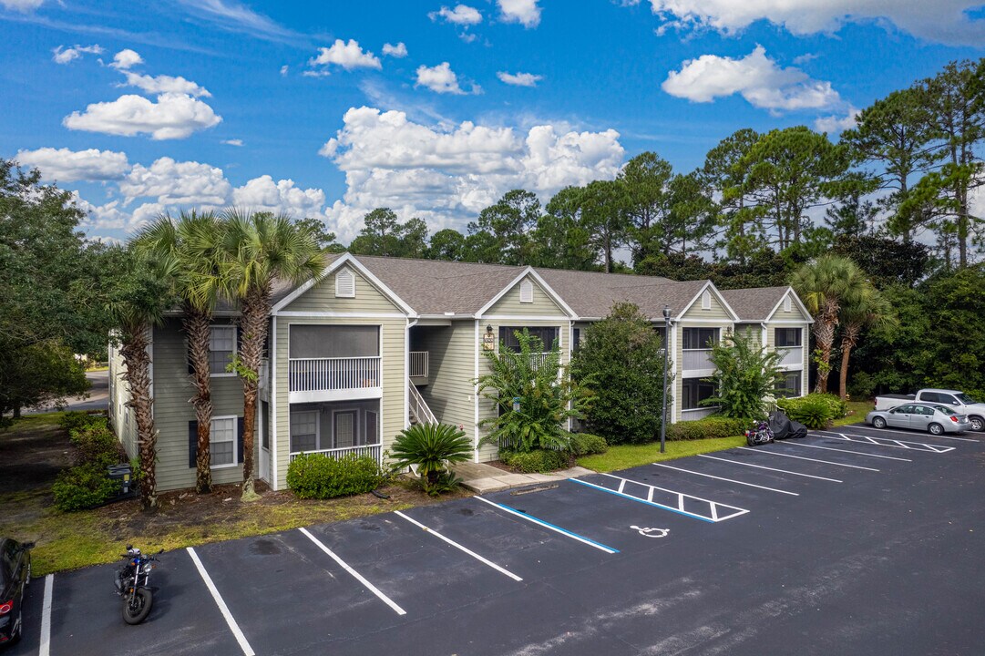 Amelia Lakes Luxury Condominiums in Fernandina Beach, FL - Building Photo