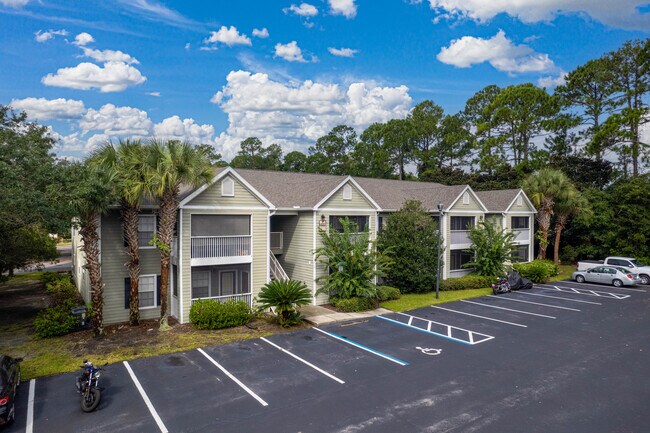 Amelia Lakes Luxury Condominiums