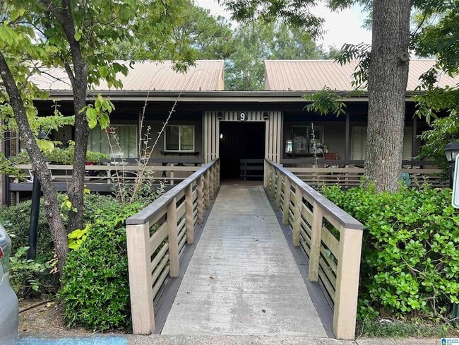 property at 3101 Lorna Rd