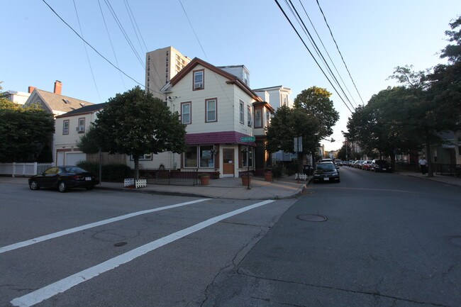 65-67 Pearl St in Cambridge, MA - Foto de edificio - Building Photo