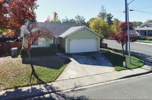 1195 Bryce Ct in Lakeport, CA - Building Photo