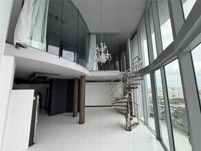 690 SW 1st Ct, Unit PHI-01 in Miami, FL - Foto de edificio - Building Photo